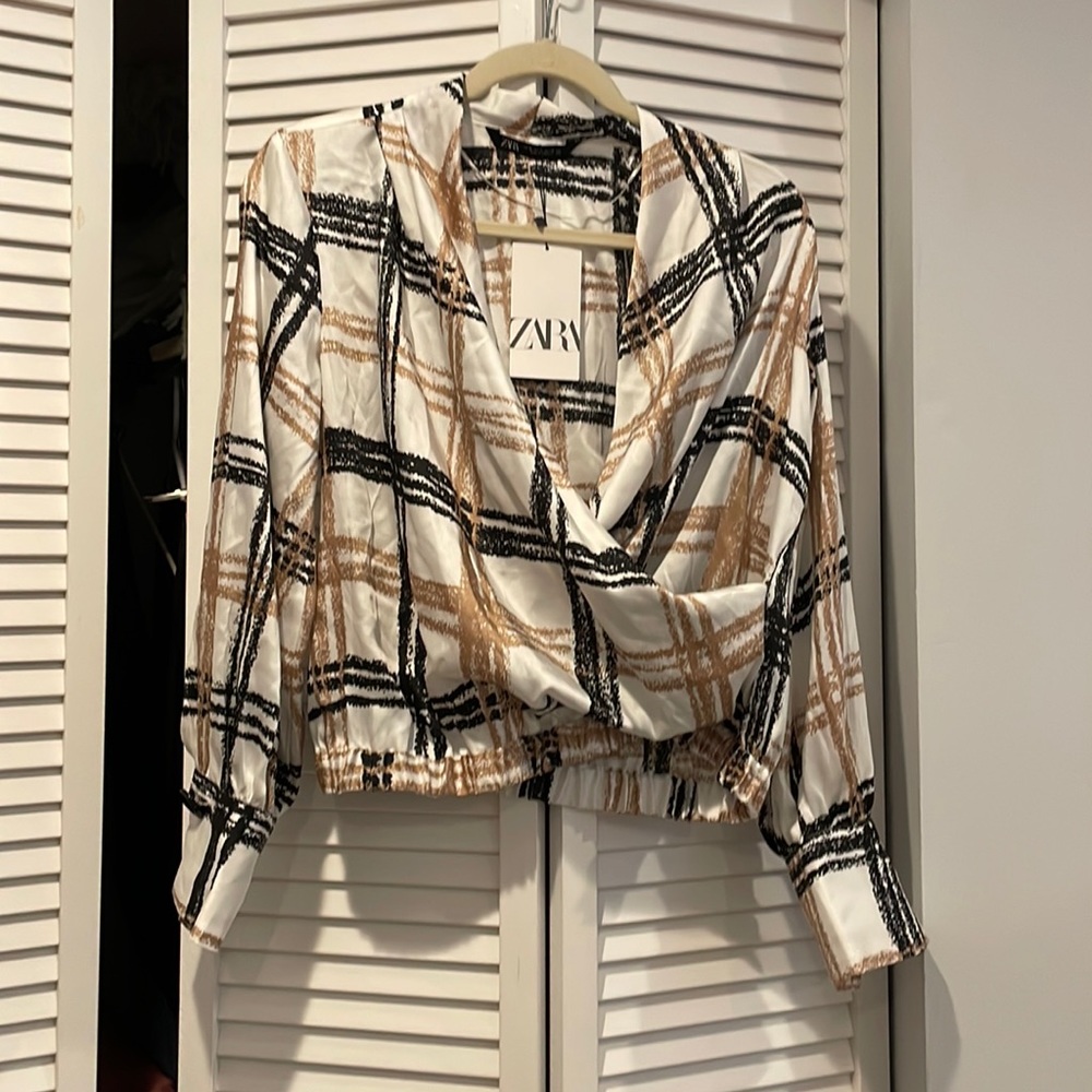 Zara Blouse size Medium. NWT